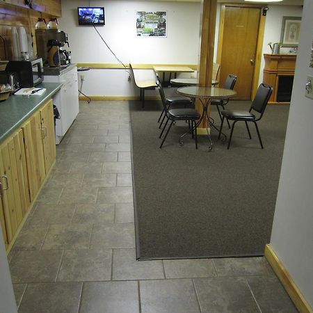 Bishops Country Inn Motel Jackman Esterno foto