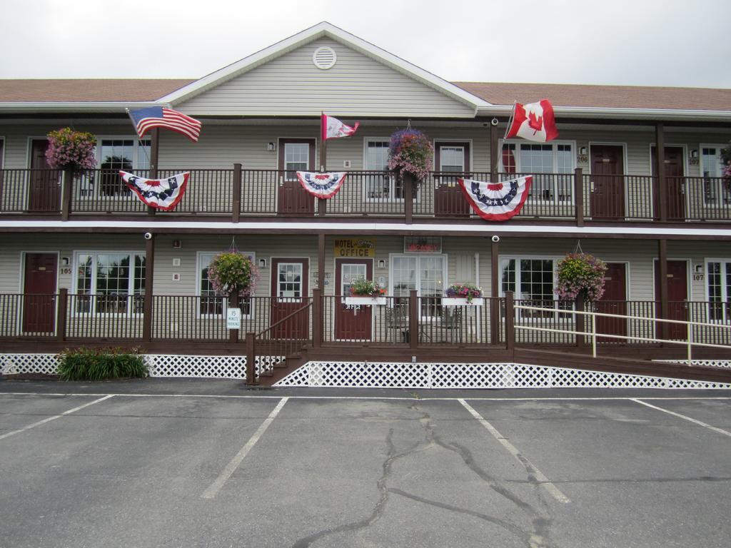 Bishops Country Inn Motel Jackman Esterno foto