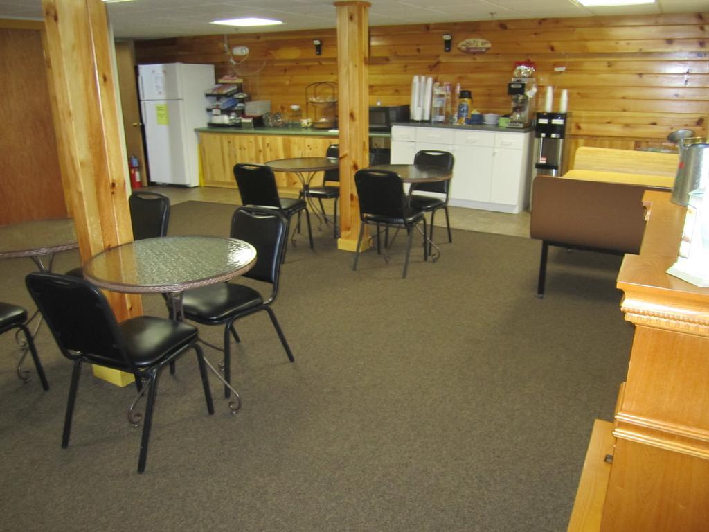 Bishops Country Inn Motel Jackman Esterno foto